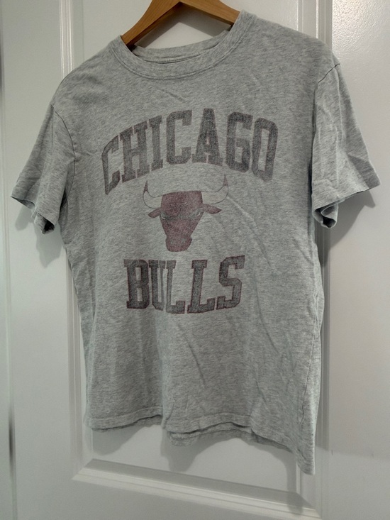 Abercrombie & Fitch Tops - XS. Abercrombie & Fitch NBA - Chicago Bulls T Shirt